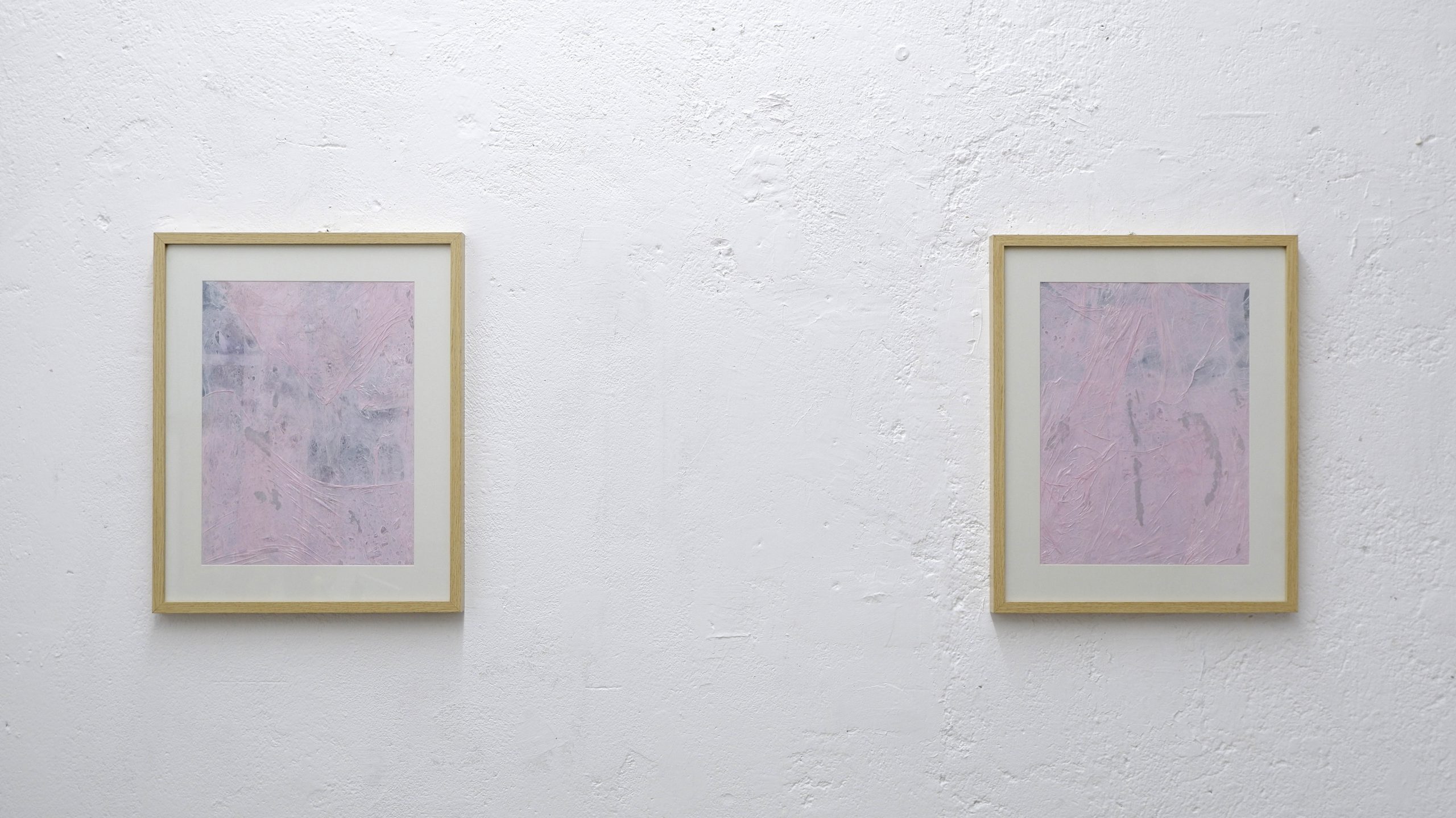 Chiara Ventura, Raggi X, 2021, carta nera, pellicola, vernice all'acqua rosa, 40x30cm (serie composta da 2 esemplari) Chiara Ventura, Raggi X, 2021, carta nera, pellicola, vernice all'acqua rosa, 40x30cm (serie composta da 2 esemplari)