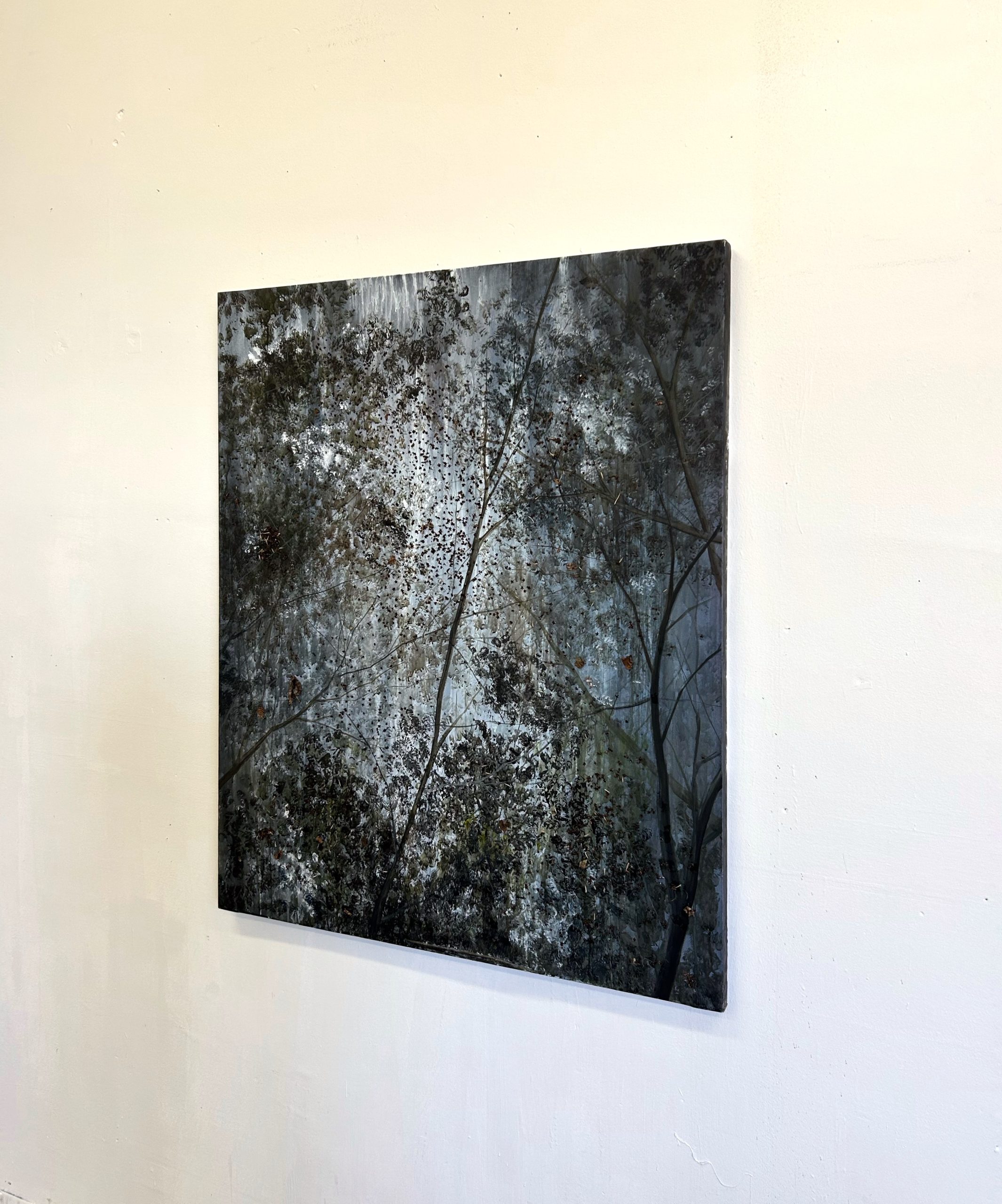 Maria Neve Vallone, All'Ombra Di Fragili Memorie, 2024, acrilico e materia organica su tela, 114x96 cm Maria Neve Vallone, All'Ombra Di Fragili Memorie, 2024, acrilico e materia organica su tela, 114x96 cm